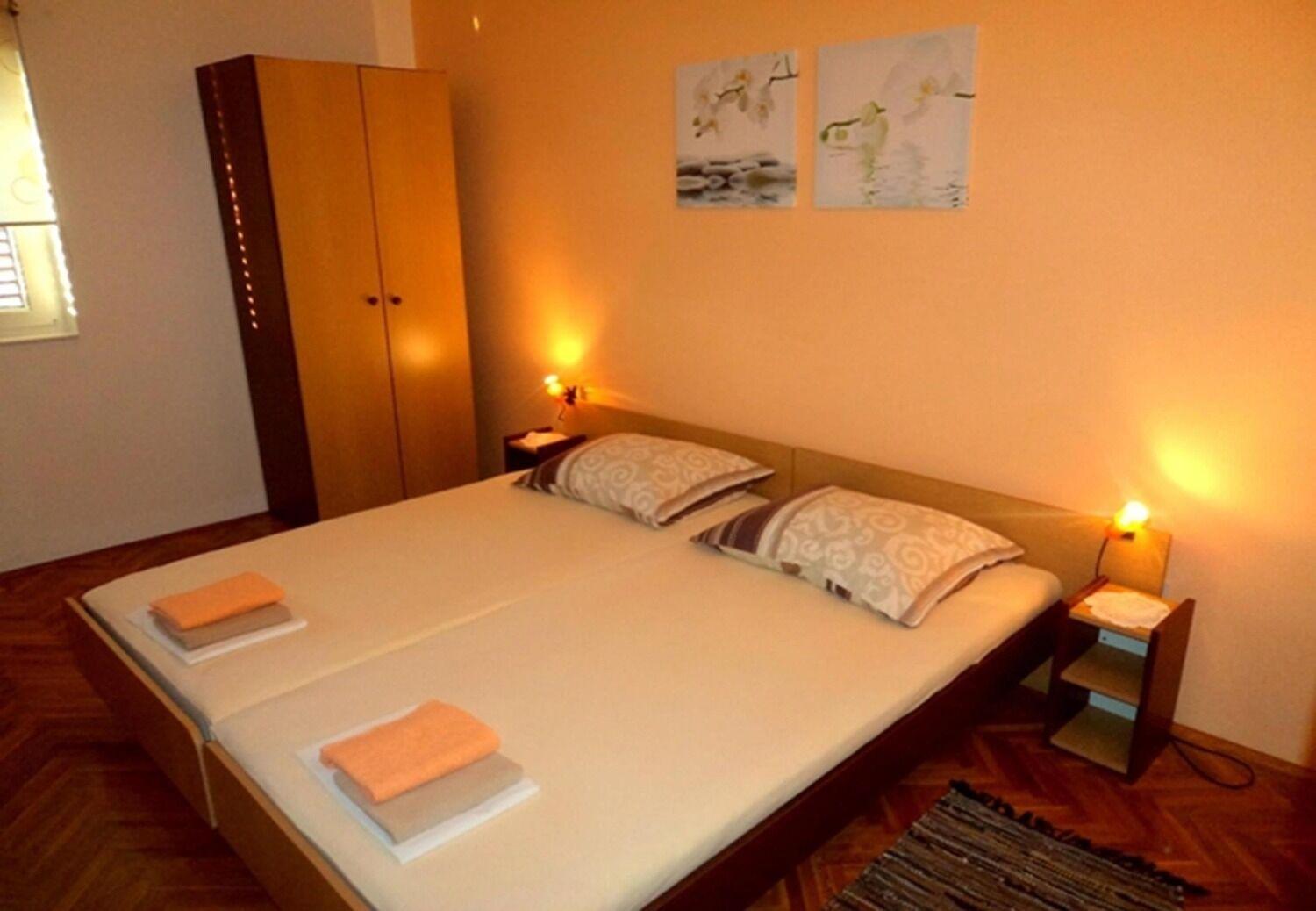 Apartments And Rooms Ognjen - Family Apartments With Free Parking بيتينا المظهر الخارجي الصورة