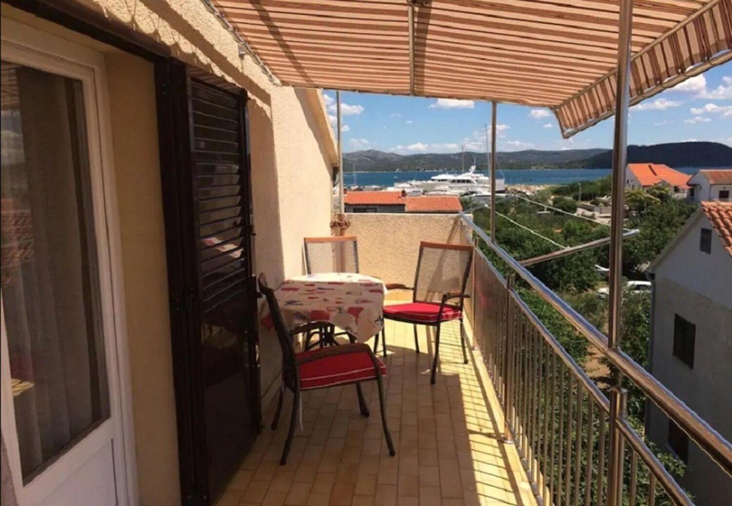Apartments And Rooms Ognjen - Family Apartments With Free Parking بيتينا المظهر الخارجي الصورة