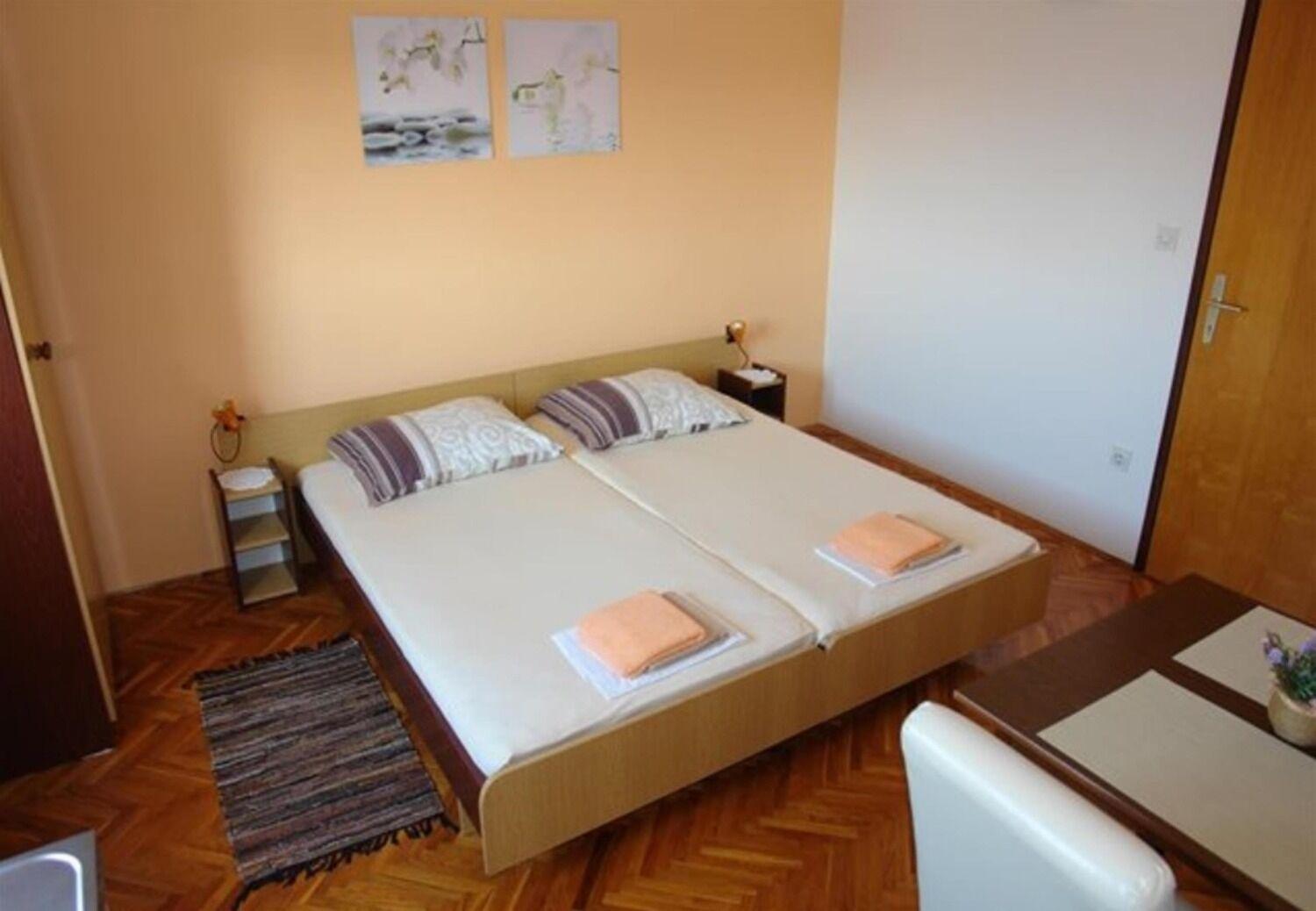 Apartments And Rooms Ognjen - Family Apartments With Free Parking بيتينا المظهر الخارجي الصورة