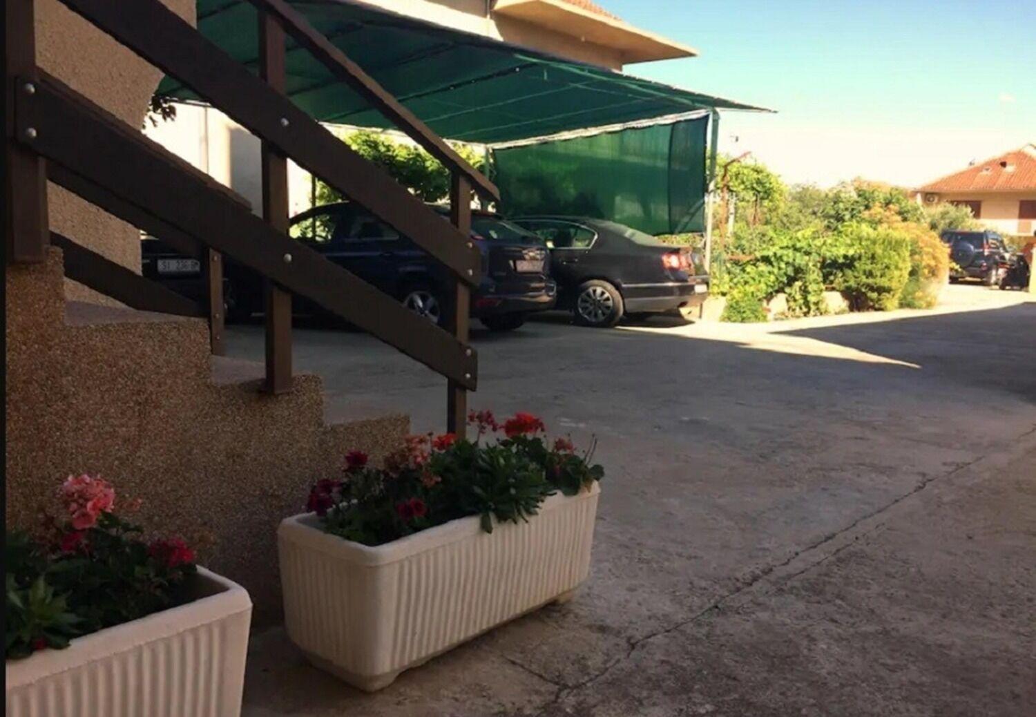 Apartments And Rooms Ognjen - Family Apartments With Free Parking بيتينا المظهر الخارجي الصورة
